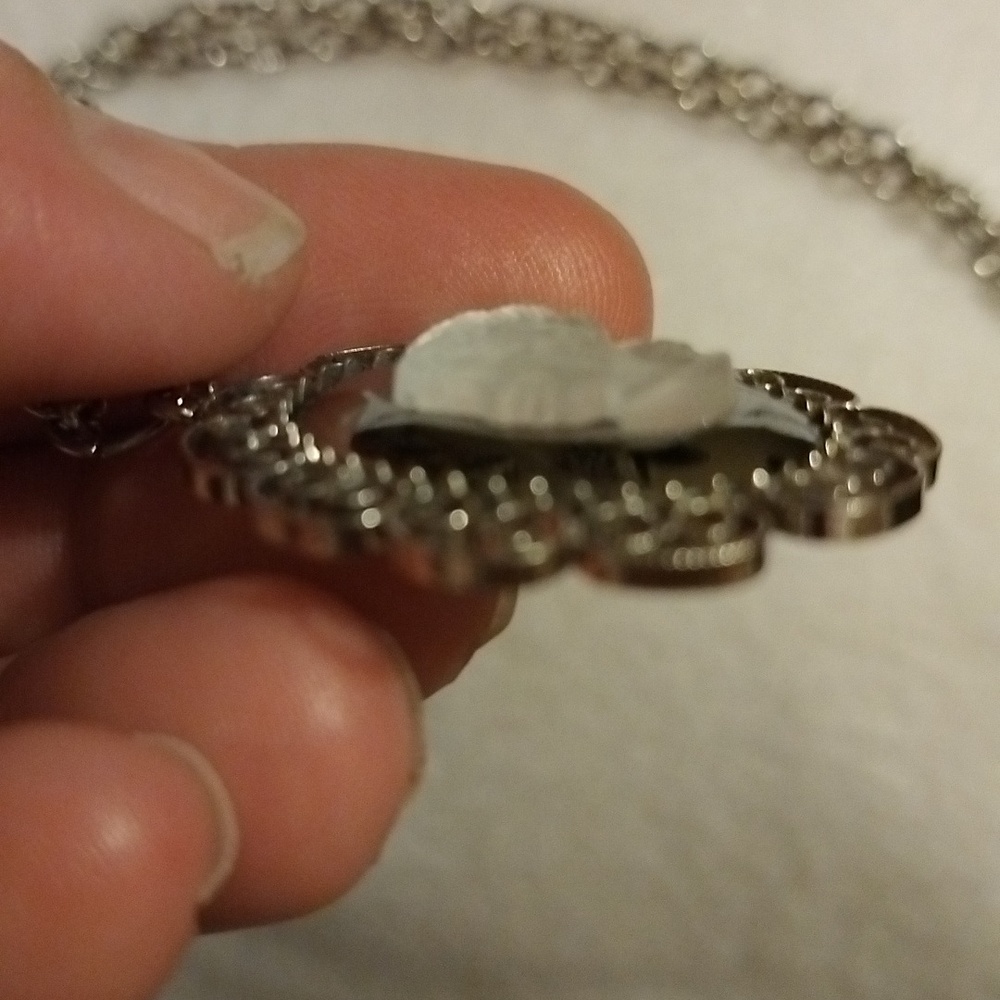 Vtg. left facing Mirrored Crystal Cameo black glass pendant w Silver tone chain - Picture 3 of 10